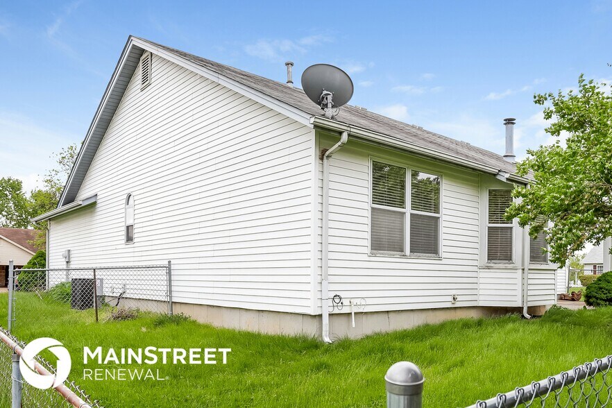Building Photo - 447 Slusser Ln