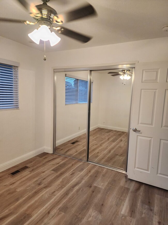 Building Photo - 3 Bedroom 2 bath with 2 car garage off of ...
