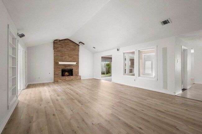 Building Photo - 706 Shenandoah Dr