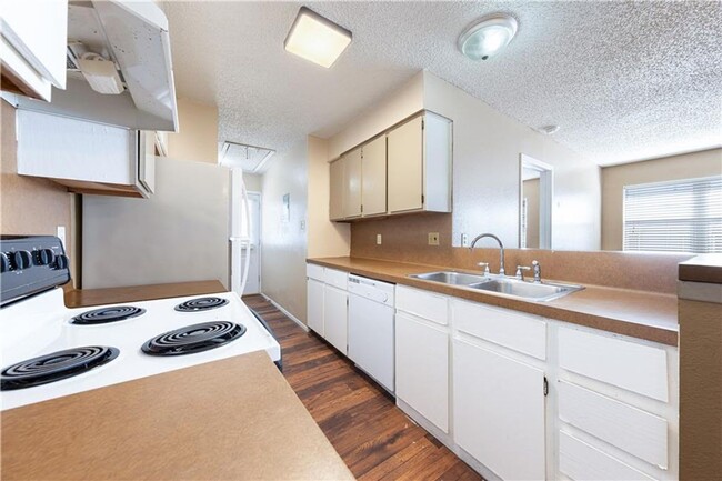 Building Photo - 2604 S Bagdad Rd