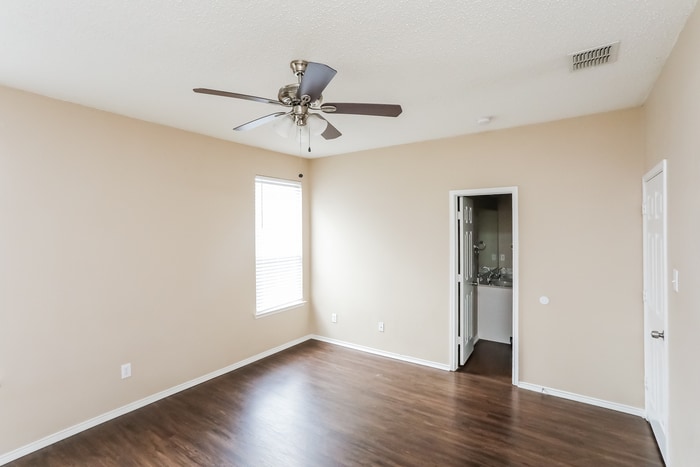 Building Photo - 2214 Sumac Dr