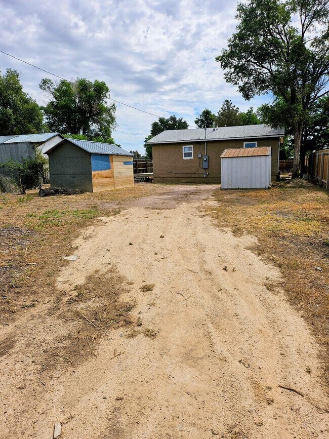 Building Photo - ALL PROSPECTIVE TENANTS MUST SUBMIT A $58 NON-REFUNDABLE APPLICATION FEE PER APPLICANT ONLINE AND...