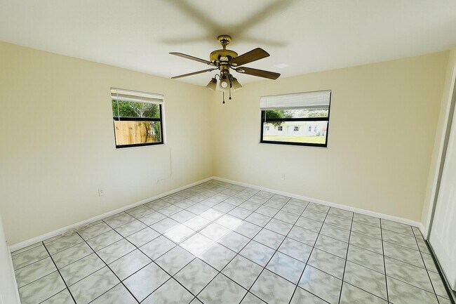 Building Photo - 3313 Plaza Pl