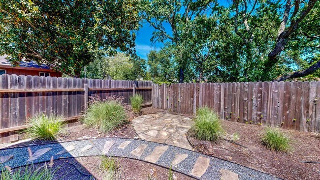 Building Photo - Rincon Valley Single Level, Landscaper Included!
