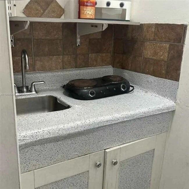 Building Photo - 2952 SW 14th St