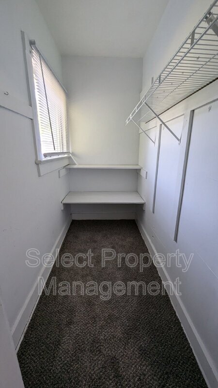 Building Photo - 1115 Maple Ave