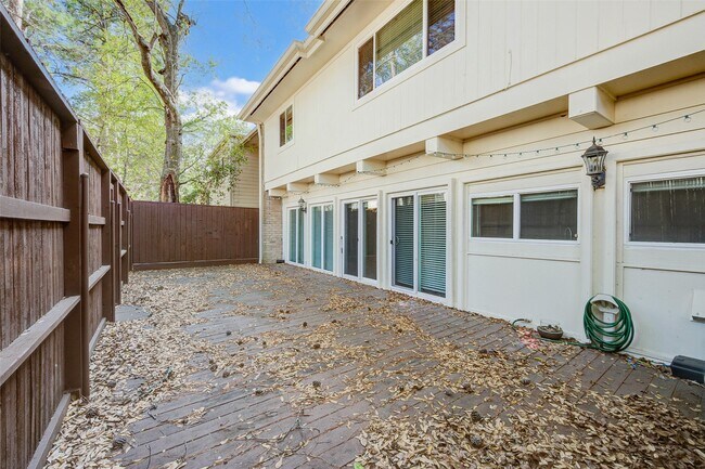 Building Photo - 201 Vanderpool Ln