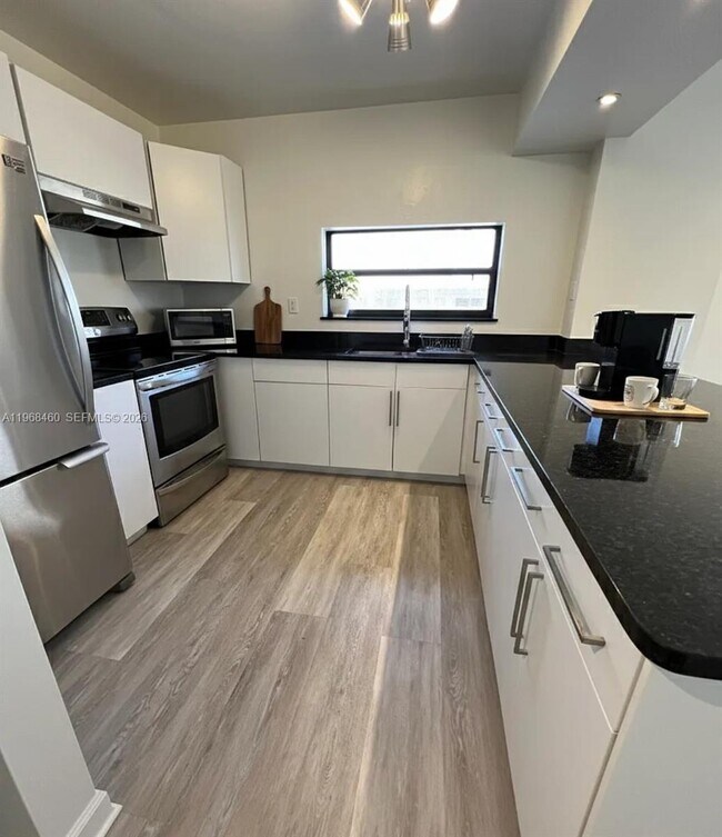 Building Photo - 6830 Indian Creek Dr