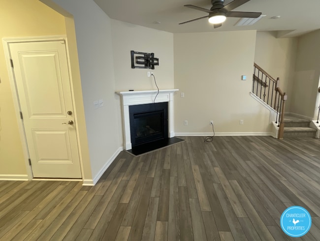 Building Photo - 222 White Oak Ridge Dr