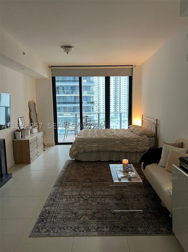 Building Photo - 1010 Brickell Ave