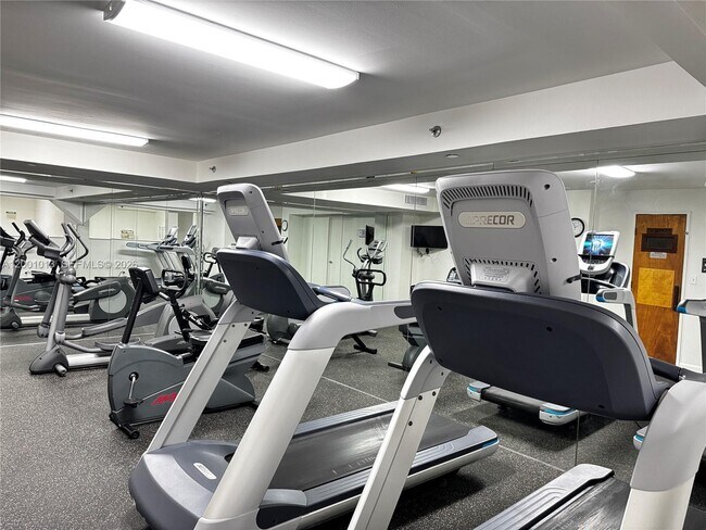 Building Photo - 18151 NE 31st Ct