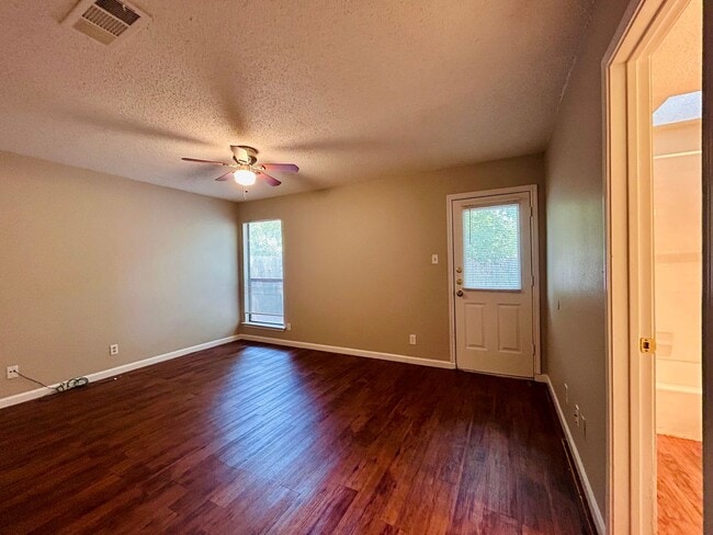 Building Photo - 9221 Kempler Dr