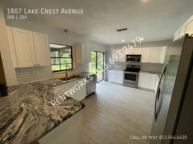 Building Photo - 1807 Lakecrest Ave