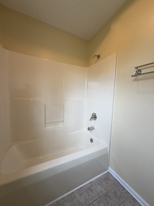 Building Photo - Three Bedroom Two and Half Full Bathroom R...