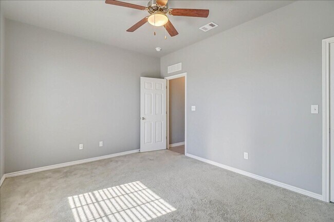Building Photo - 2217 Ibis St