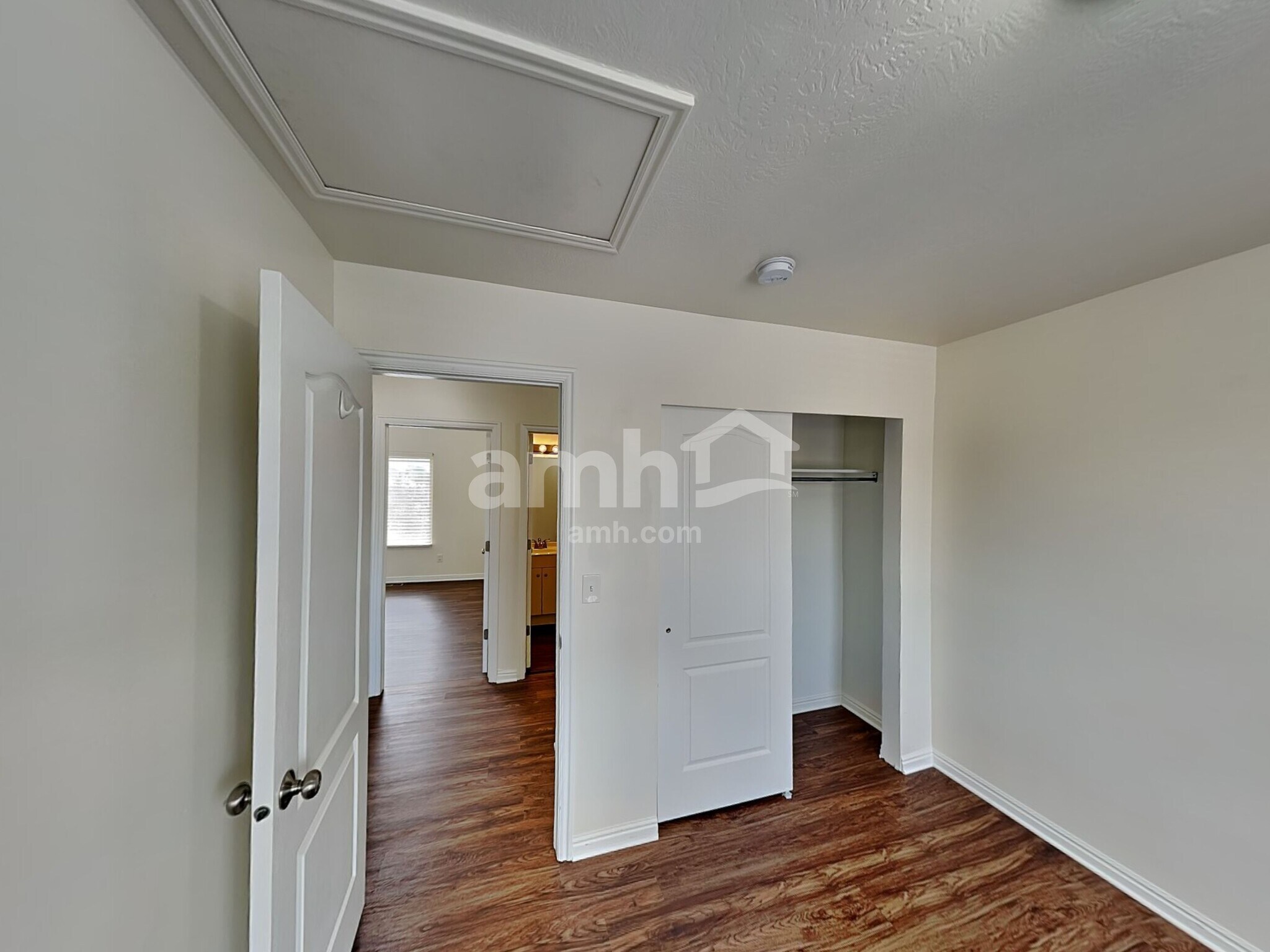 Building Photo - 939 740 S