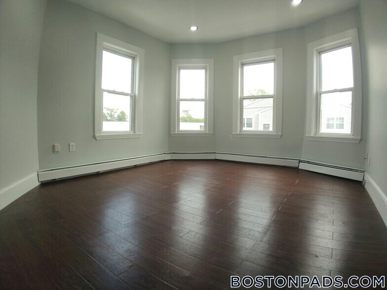 Building Photo - 44 Fenton St