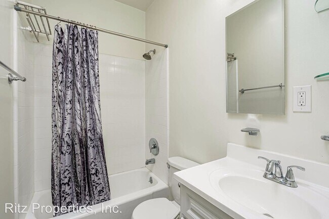 Building Photo - 1426 N Vista St