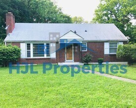 Building Photo - Beautiful Large Home in Donelson!