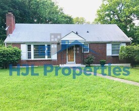 Building Photo - Beautiful Large Home in Donelson!