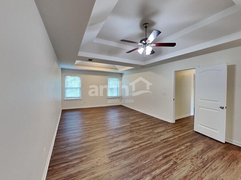 Building Photo - 402 Cleburne Pl