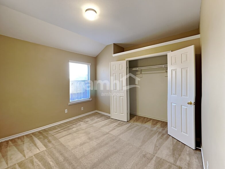 Building Photo - 2710 Beacon Hill Dr