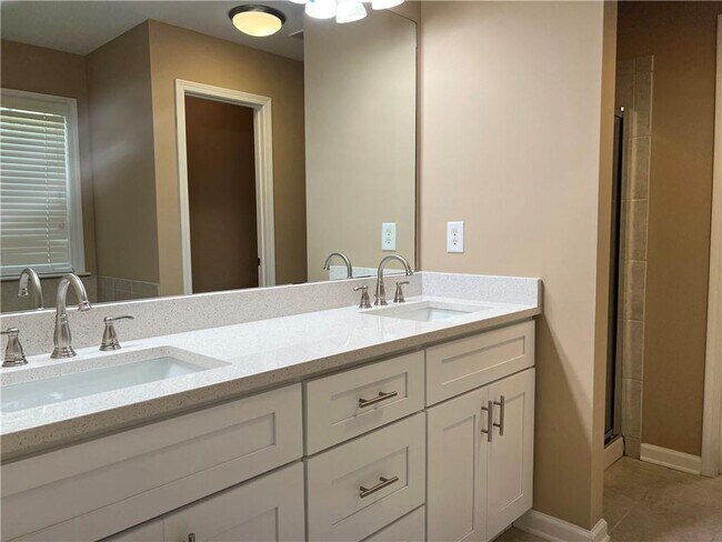 Building Photo - 3413 Stoneham Dr NW