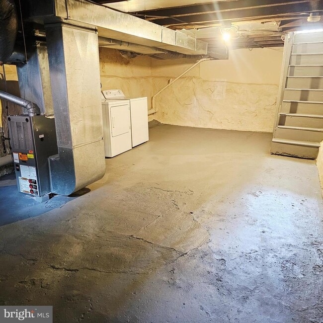 Building Photo - 1816 Montrose St