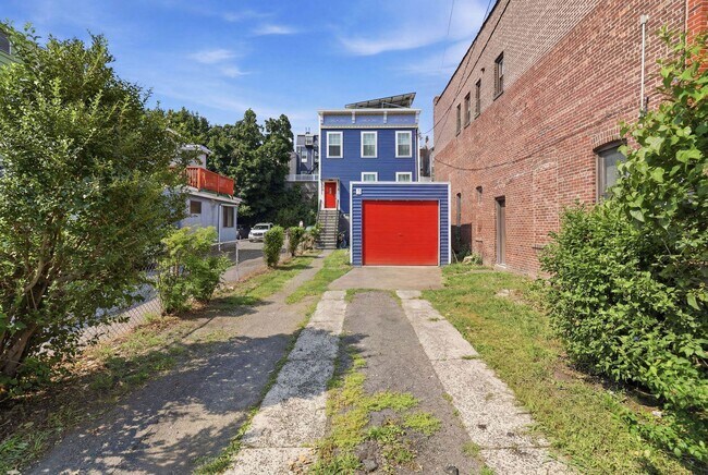 Building Photo - 461 Pavonia Ave