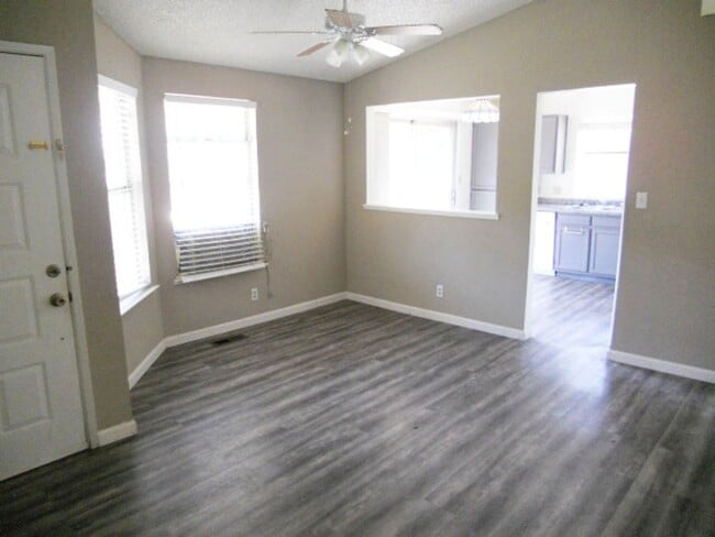 Building Photo - Single story 3 br/2bath/2car Home