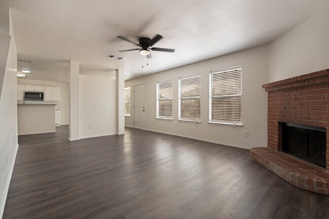 Building Photo - Completely Renovated Home in Arlington!