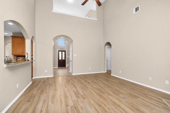 Building Photo - 115 N Hawkhurst Cir