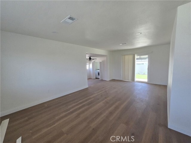 Building Photo - 876 River Dr