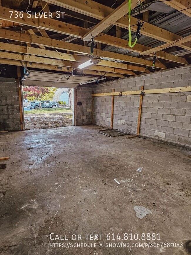 Building Photo - 736 Silver St