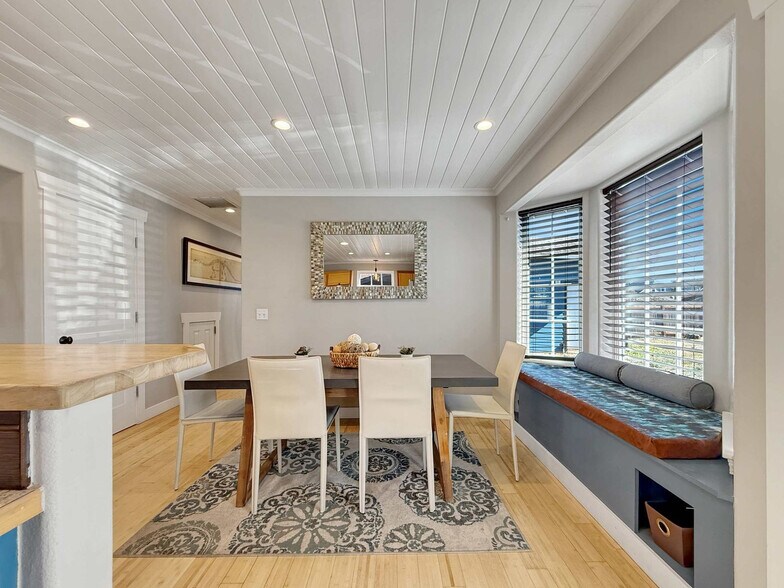 Building Photo - 237 W Alder St