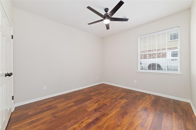 Building Photo - 62 N Floral Leaf Cir