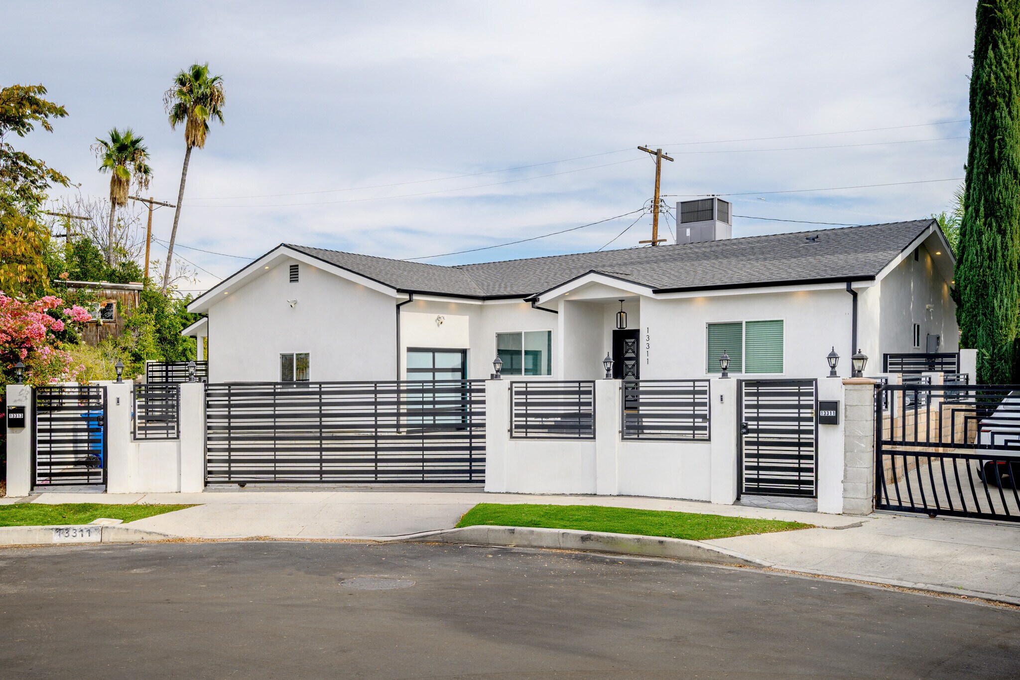 Building Photo - 13313 Wixom St