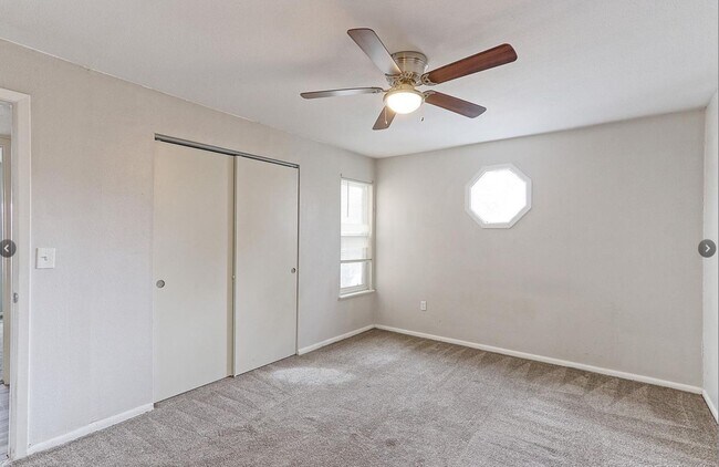Building Photo - Well maintained Condo Westminster