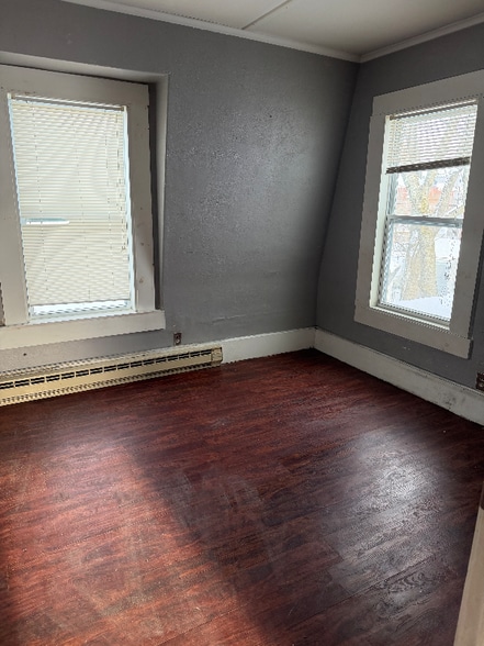 Building Photo - 12 Pine St