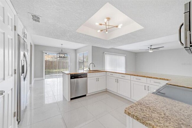 Building Photo - Beautifully Renovated 4/2.5 Pool Home with...