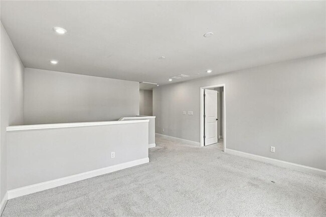 Building Photo - 406 Riverclub Rd