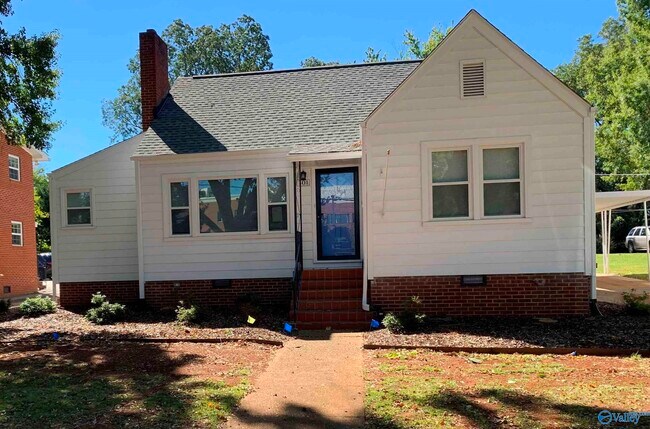 Primary Photo - 301 Longwood Dr SW