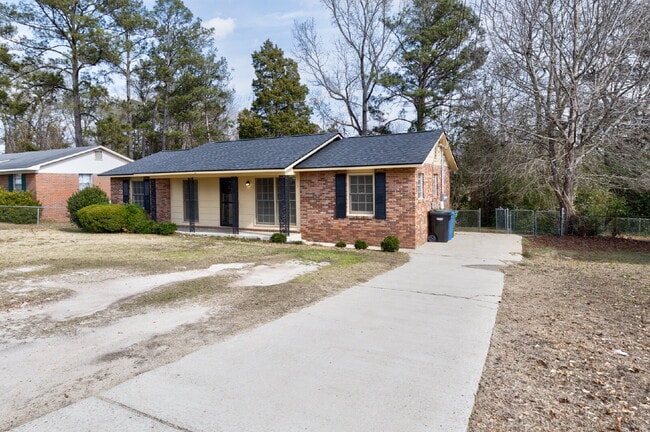 Building Photo - Newly Renovated 4BR/1.5BA Home with Large Yard + Storage Shed | Flexible Kitchen Island