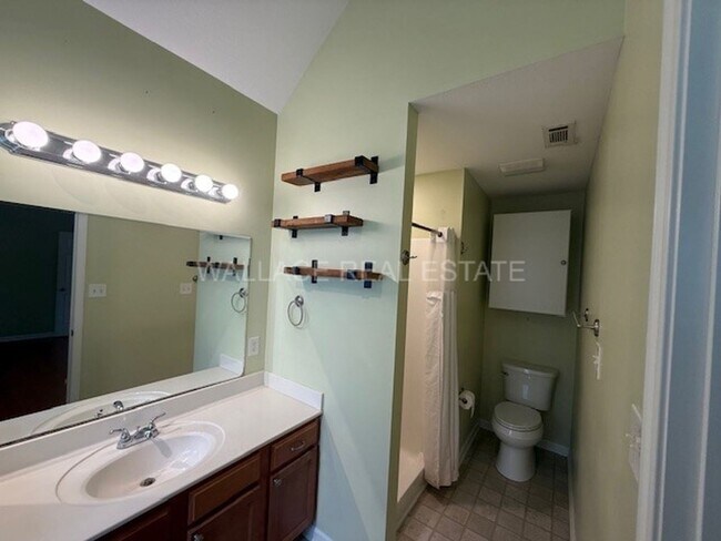 Building Photo - AWESOME 3 BEDROOM IN SOKNO IN COLONIAL EST...