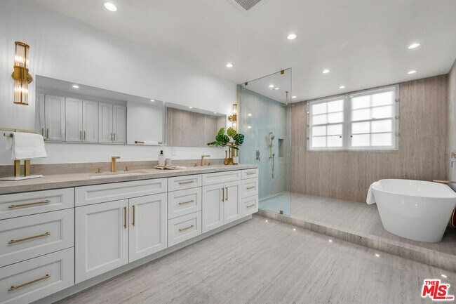 Building Photo - 2205 Canyonback Rd