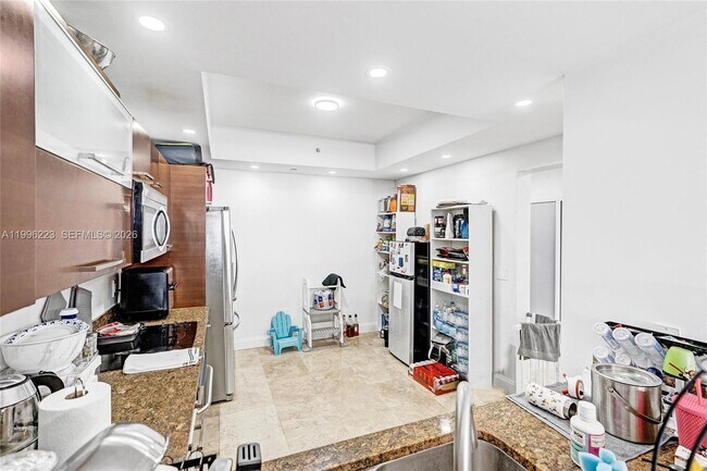 Building Photo - 3330 NE 190th St