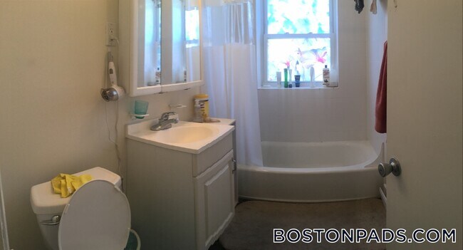 Building Photo - 34 Gardner St