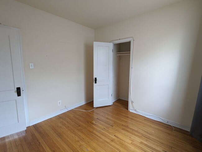 Building Photo - 3040 N Whipple St