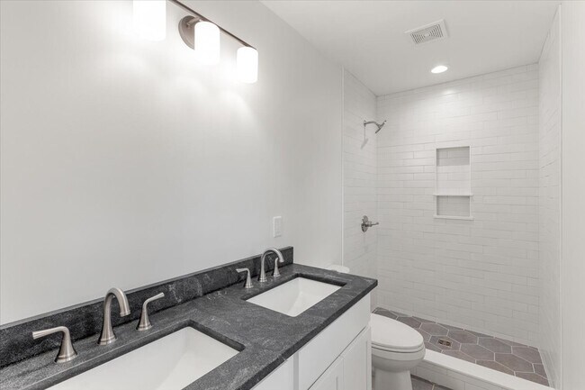 Building Photo - 2910 Fendall Ave