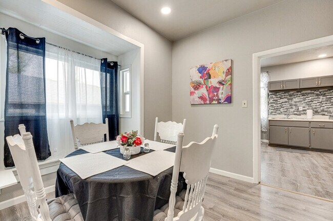 Building Photo - 744 E Cucharras St